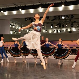 Sae Maeda Instagram - Happy World Ballet Day
Photo from today's rehearsal for Nutcracker with @balletboy09 @giacomorovero @royalballetschool 
@royaloperahouse 
Photo @dancersdiary 🙌🏻✨
Leotard @stina_official_ 🤍