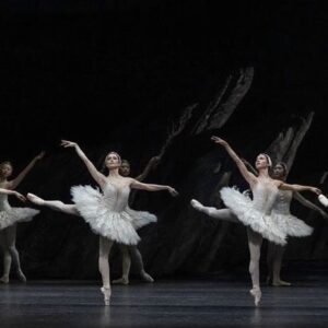 Sae Maeda Instagram - Last show of Swan lake tonight🦢🦢🦢
📸🌟　@dancersdiary
