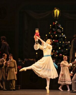 Sae Maeda Instagram - So excited to be Clara again tomorrow🎄
Catch us @royaloperahouse in your local cinema live screening the Nutcracker on the 8th!! 
Thank you @asyavphoto for capturing this
moment📸