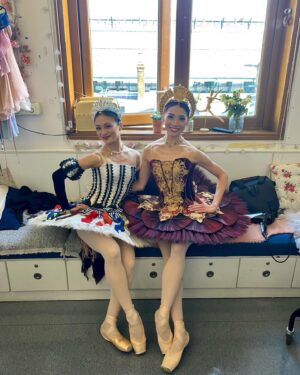Sae Maeda Instagram - All smiles knowing tomorrow is a day off!!!❤️💄✨　#rohswanlake  #らぶらぶ 
@marikosasaki448