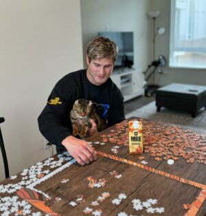 Sage Northcutt Instagram - Getting some help on this 500 piece puzzle from my cat Gucci 

#TeamRedcon1 code Sage20 link in bio
