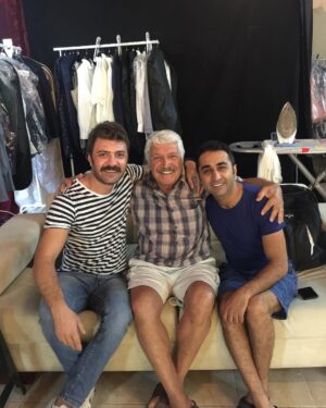 Şahin Irmak Instagram - Canımız Salih abimiz anlatıyor biz dinliyoruz.Öğrenecek çok şey var! @bkmonline @ayseegehakanalgl #düğümsalonu 6.gün