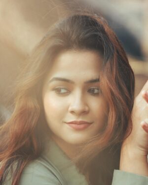 Sahithi Avancha Instagram - ✨Baggy shirt and messy hair✨

#newpost#sahithiavancha