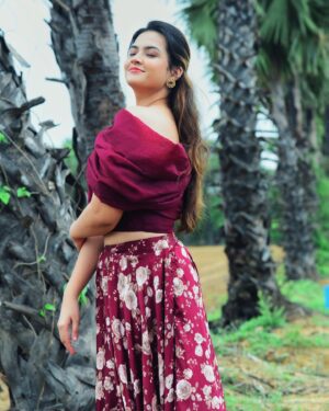 Sahithi Avancha Instagram - In the fields, I find pure delight💘

Outfit- @aninaboutique1 

#newpost#village#fields#sahithiavancha