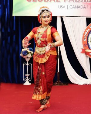 Sahithi Avancha Instagram - Today, I proudly share with you all my passion for dance, a craft l've worked hard to master throughout my journey! Through classical dance, l've learned discipline, control, and technique that helps me keep the perfect form. I am so proud to celebrate the beauty and grace of my classical dance. From learning my first step, to perfecting complex sequences and expressing my art through each move, I would like to take this moment to thank my Guru, smt vani Ramana garu @_vani_ramana 🙏🏻I owe so much to my guru for her support, guidance, and kindness. Thank you for believing in me and guiding me along this journey.
I hope to continue to express myself through dance.
Here's to many more years of expressing myself through the timeless art of dance.
✨✨

#dance#kuchipudidance#simhanandinidance#artofdance#kuchipudi#newpost#dancepost#danceperformance