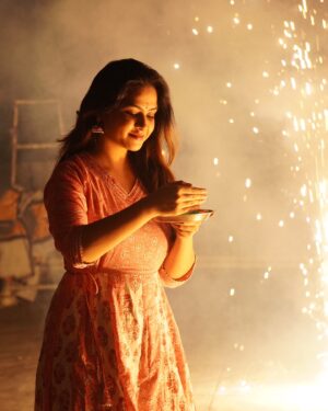 Sahithi Avancha Instagram - 🫶🏻✨

#diwalipost#diwali#festival#sahithiavancha
