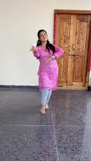 Sahithi Avancha Instagram - 💖💖

#dancereel#kuchipudidance#kuchipudi#reel#sahithiavancha#classicaldance