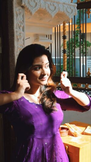 Sahithi Avancha Instagram - 🩷ADI LAKSHMI🩷

VC- @pravieavancha 

#newreel#dancereel#kuchipudi#adilakshmi#laxmisong#goddesslakshmi#ashtalakshmi#sahithiavancha