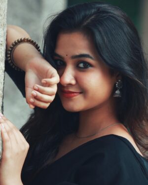 Sahithi Avancha Instagram - Soul full of sunshine…💛💛

#newpost#instapost#traditional#love#looks#sunshine