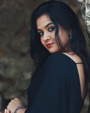 Sahithi Avancha Instagram - Soul full of sunshine…💛💛

#newpost#instapost#traditional#love#looks#sunshine