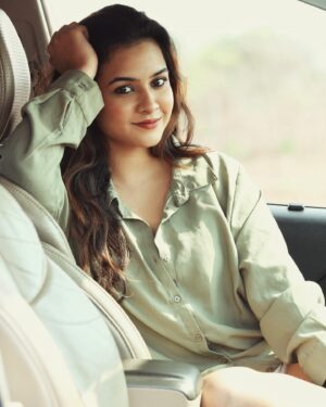 Sahithi Avancha Instagram - ✨Baggy shirt and messy hair✨

#newpost#sahithiavancha