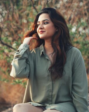 Sahithi Avancha Instagram - ✨Baggy shirt and messy hair✨

#newpost#sahithiavancha