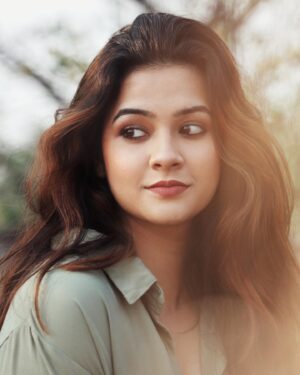 Sahithi Avancha Instagram - ✨Baggy shirt and messy hair✨

#newpost#sahithiavancha