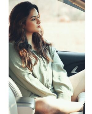 Sahithi Avancha Instagram - ✨Baggy shirt and messy hair✨

#newpost#sahithiavancha