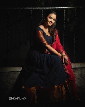 Sahithi Avancha Instagram - Her confidence glows like a radiant beam💫

#newpost#tradionalwear#confidence#classic#sahithiavancha