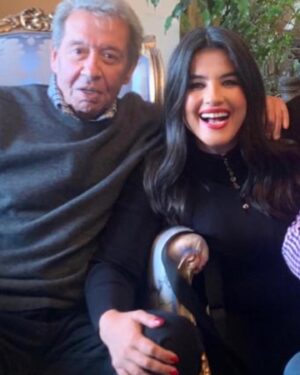 Şahnaz Çakıralp Instagram - Yıllarca Tiyatro İstanbul’da aynı sahneyi paylaştığım biricik “ Can Beyim” çok değerli tiyatro sanatçısı Can Gürzap’ın ani vefatının üzüntüsü içindeyim. Sanat camiası başta olmak üzere tüm sevenlerinin başı sağolsun. 
#CanGürzap ❤️