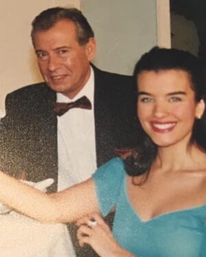 Şahnaz Çakıralp Instagram - Yıllarca Tiyatro İstanbul’da aynı sahneyi paylaştığım biricik “ Can Beyim” çok değerli tiyatro sanatçısı Can Gürzap’ın ani vefatının üzüntüsü içindeyim. Sanat camiası başta olmak üzere tüm sevenlerinin başı sağolsun. 
#CanGürzap ❤️