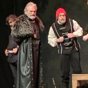 Şahnaz Çakıralp Instagram - Sahnede bir kral ..
Haluk Bilginer ✨💫

Muazzam🌟

@oyunatolyesi 
#halukbilginer 
#krallear 
#shakespeare