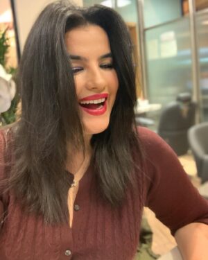Şahnaz Çakıralp Instagram - Benim için yılbaşı hep ekimde başlar
Benim yeni yıl duygum eylül ekimdir 
Sonbahar başlangıçların mevsimidir 📚🍀🖌🍁☀️