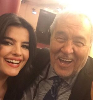 Şahnaz Çakıralp Instagram - Kocaman kalpli , iyi kalpli , merhametli İlberim Hocam ..
Nice yıllarımız olsun sizinle 
Sizi seviyorum, iyi ki varsınız 🎂
@ilberortayli 🚀🚀🚀
#ilberortaylı