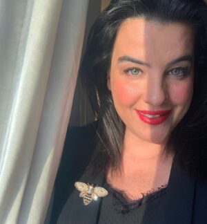 Şahnaz Çakıralp Instagram - 23. Afyonkarahisar Klasik Müzik Festivali , festivalin sanat yönetmeni  olan Hüseyin Başkadem ‘in organizasyonunda harika konserlerle devam ediyor. 
Bir çok yabancı müzisyenin de davetli olduğu festivalde her akşam güzel  konserler izleme fırsatını yakalıyoruz. Edebiyat, sanat ve medya dünyasından alanında sevilen bir çok isim burada. Yolculuğa çocukların çok iyi tanıdığı,  çocuk edebiyatının önde gelen isimlerinden gazeteci yazar  Yalvaç Ural ve değerli eşi ressam Filiz Ural ile başladık. Biricik arkadaşım Nejat Bireciğin doğumgünü ile devam ettik ediyoruz.. Atilla Dorsay ile yıllar sonra bu festivalde karşılaştık .. Melek Çelik’in  her biri ayrı güzel olan  tasarımlarından nasiplendik. 
@dramanext.nbds @afyonkarahisarklasikmuzikfest @ural.yalvac @uralfural @nidamillik @mlkdizayn @melekkcelikk ❤️🙏❤️