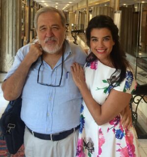 Şahnaz Çakıralp Instagram - Kocaman kalpli , iyi kalpli , merhametli İlberim Hocam ..
Nice yıllarımız olsun sizinle 
Sizi seviyorum, iyi ki varsınız 🎂
@ilberortayli 🚀🚀🚀
#ilberortaylı