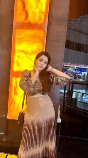 Sai Priya Deva Instagram - Animal vibes 🎧#love #loveislove #animal #animalmovie #energy #positivevibes #powerofpositivity #mom #dad #mall #happylife #positivevibes #allaboutmusic #song #movie