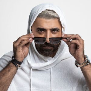 Saif Oreibi Instagram - أعشق البدايات الجديدة .. لي طريقة يستغربها الجميع في التجاوز .. لا أوقف حياتي على أحد .. ولن أفعل أبداً .. من يحبني يحبني على ما أنا عليه .. بعصبيتي وهدوئي بقلقي وطمأنينتي .. بحزني الغامر وفيض سعادتي .. يكن بجواري في لحظات انطفائي .. لأكن بجانبه في لحظات سطوعي .. أستشعر بجواره صدق الحب ووفاء الوعود .. أستودعه قلبي وأنا مطمئن .. وأترك حياتي بين يديه دون أن أقلق