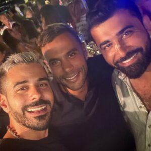 Saif Oreibi Instagram - مع عمرو عاكف صديق النجاحات ورفيق الدرب من بداية مشواري الفني .. مجتهد وصاحب رؤية ومشروع يستحق الإشادة 
والنجم المتميز جداً الذي تفوق على نفسه محمد إمام .. كانت صدفة جميلة .. مبروك على "عمهم" .. و إلي مزيد من النجاحات في قادم السنوات يا مبدع ❤️🤟