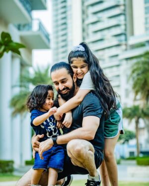 Saisha Bajaj Instagram - Posting these pics today as we were too busy celebrating the bond yesterday. 
#fathersday #dad #daddysgirl ❤️
.
.
Suggest me a nice caption