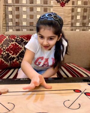 Saisha Bajaj Instagram - “ Play is our brains favourite way of learning “
#carrom #play #indoorgames 
#fun #stayinghome #learning #game
