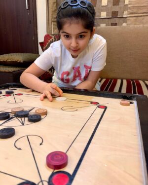 Saisha Bajaj Instagram - “ Play is our brains favourite way of learning “
#carrom #play #indoorgames 
#fun #stayinghome #learning #game