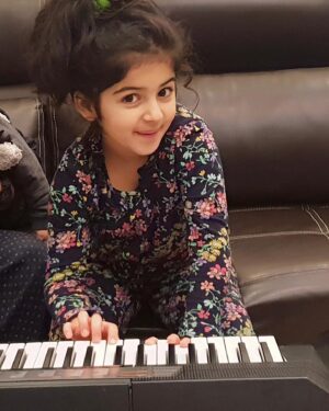 Saisha Bajaj Instagram - When you play , never mind who listens to you. 
#memories #oldpic 
#casio #keyboard #funtime 
#sonytvofficial #sony
