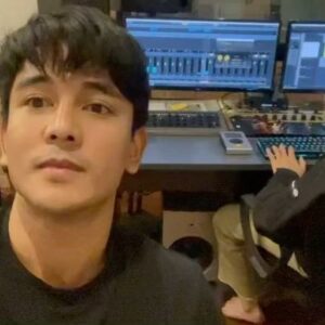 Saksit Tangthong Instagram - เมื่อน้องชายมาคุมร้อง โครตดุเลย ดุย่างงงหมาสุพรรณ รอฟังน้าเทออ แทนคำนั้น 💕@gunnapat23  # ผู้ใหญ่สันกำนันศรี ช่องวัน 31 ปีนี้แหละ