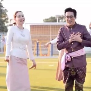 Saksit Tangthong Instagram - ไปร่วมสนุกรำวง กับองค์การจัดการน้ำเสียของกระทรวงมหาดไทยมา เอาภาพมาฝากเพื่อนๆ ดูกันพอยิ้มน่ารักนะ อย่าเผลอหัวเราะลั่นก๊ากนะ จะเสียลุค ดูเสร็จแล้วขอแรง กดไลค์ กดโหวต กดแชร์ ให้โครงองค์การจัดการน้ำเสียง กระทรวงมหาดไทยเค้าด้วยนะจ๊ะ ❤️