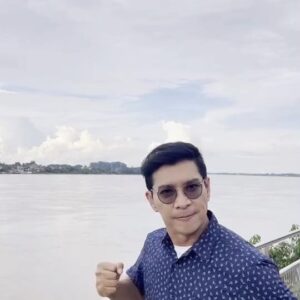 Saksit Tangthong Instagram - ห้ามมันไม่ทันละ คงต้องสนับสนุนมันไป 55 หนึ่งคนว่ายหลายคนให้ โตโน่ จะว่ายน้ำข้ามแม่น้ำโขง จากนครพนม ไป ท่าแขก สปป ลาว วันที่ 22 ตค นี้ ทำบุญร่วมกันบริจาคเพื่อ รพ ทั้งสองแห่ง นะครับ คนใจบุญหน้าตาดีทั้งหลาย เกิดมาชาติหน้าได้มาสนุกร่วมกันอีก 🙏  @mootono29  #ขอข้าวกินหน่อย
#CentrumSilver50plus 
#เซนทรัลซิลเวอร์50พลัส 
#ข้าวมาบุญครอง 
#ศักดิ์สิทธิ์คงกะพัน