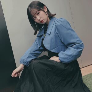 Saku Mizuno Instagram - 🐟
 #ぼっち・ざ・ろっく

よっぴーさんと紗弓さんがよく座って撮ってるので真似しました