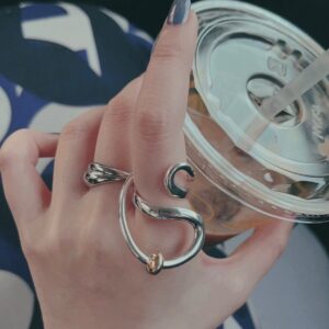 Saku Mizuno Instagram - オフショあったよな〜と思ってカメラロール見たら自撮り1枚しか無かった……

記事にたくさん載せて頂いたのでぜひ見てください〜🤗💙
 

https://seigura.com/news/100353/
#声優図鑑  #こえずか