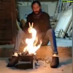 Salah Bensalah Instagram - بزاف ديال المحبة 
 لكل من يعانون قساوة البرد ..✌️❤️🤗