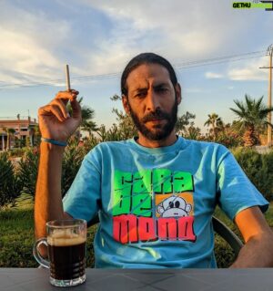 Salah Bensalah Instagram - #محموددرویش أُريد رائحة القهوة. لا أريد غير رائحة القهوة. ولا أريد من الأيام كلها غير رائحة القهوة، رائحة القهوة لأتماسك، لأقف على قدميّ، لأتحول من زاحف إلى كائن، لأوقف حصتي من هذا الفجر على قدميه. لنمضي معًا، أنا وهذا النهار ، إلى الشارع بحثًا عن مكانٍ آخر..
.
. 
.
.
#photooftheday #travelphotography #filmmaking #cinematographer #viral #fyp #salahbensalah #filmmaking #followme #travel #summer#adventure #photographie
#salahbensalah#globalphotography
#worldphotographyday#followｍe#smile😊#travelphoto#heaven_of_travel_