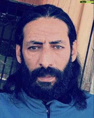 Salah Bensalah Instagram - مماليش 😁 غير توحشتكم وكان .... 
فخاطر خالي ♥️
