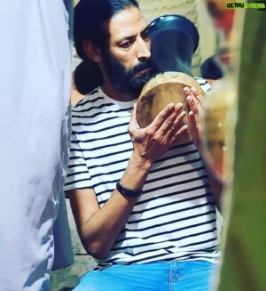 Salah Bensalah Instagram - لا يوجد فرق كبير بين الشرق والغرب، والجنوب والشمال ، فمهما كانت وجهتك، يجب أن تجعل الرحلة التي تقوم بها رحلة في داخلك
 #شمس_تبریزی