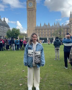 Salena Instagram - Oh dears. ✨🥹
I already miss London and the people there.
I had some great days, and it feels like I’ll come to London a lot more in the future.
I had a lot to laugh, met incredible lovely people, had an awesome date, and felt comfortable in this huge huge city.

thx to @whothehellisteya  sharing the stage with me and to @helenabaertschi for making me laugh a lot.❤️
Again🥺

Thx to @aitoor24 and @caraaaking  for having TEYA and me on your podcast @eurovisionfantasia ❤️ 
and especially @aitoor24 for doing my makeup again😌✨❤️

Thx to @lmbto_eurovision for the interview on ,,Let me be the One” ❤️🙏🏼

Thx to @eurofestuk for having us.❤️ 
It was such an amazing night with even more amazing people🙏🏼

stageoutfit : @lyvem.thelabel 
I love my new suit😩❤️

#eurofest #uk #london #gig #appearance #singersongwriter #eurovision #esc2023 #esc