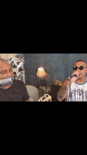 Salgadinho Instagram - Esse vídeo gravado em 2022 nos estúdios da @abase90music está rodando pelas páginas de pagode, aqui meu irmão @dexter8anjo mostra que sabe cantar lindamente um samba do bom, “Mãos”samba composto por 
Wanderley Simoes Lopes 
Carlos Expedito 
Sena Machado 
Almir Guineto

Vídeo gravado por @betosantosab90 

Na execução:
Pandeiro @pikeno_dode 
Tantan@rogerinhonago 
Tantanzinho @marcelinhohenrique 
Violão @serginhoromeu 
Cavaco e coral esse que vos escreve 🙌🏾🫶🏽

Vídeo original completo no meu canal do Youtube 
#samba #pagode90 #cavaco #cavaquinho #rap #youtube