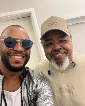 Salgadinho Instagram - TBT com o mestre e amigo @jorgearagaodacruz 
verdadeiramente minha escola e referência, devo muito a esse cara e toda a geração dele 🫶🏽🙏🏿
#samba #pagode90 #alegria #felicidade #musicabrasileira