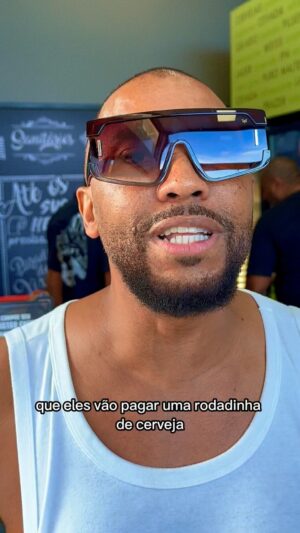 Salgadinho Instagram - Iniciando nossos shows do Carnaval 2024 é óbvio colocando os novatos pra pagará uma roda de de Breja pra equipe 🤣😂 Eu amo minha equipe @betosantosab90 @serginhoromeu @marcelinhohenrique @paulinhobateraaaa @wesley.dominik @higor.csilva @aniziojr_ @dallmusic @oseiasbrandao @andreza_bonatte @emerson_bonfim_bonfim @rogerio.sena.7359 @magumendes @tone_st @serginhozikkaaaaa ❤️