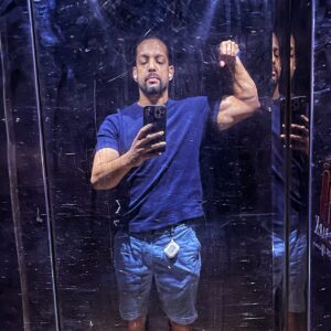 Salil Acharya Instagram - Just because i feel like #arnoldschwarzenegger .. hahahah 
Im proud of myself .. been a strict 3 mnths and were halfway there 
now have the “hidden “ body and i love this more … with the fat melting away theres a body beginning to emerge #hulk