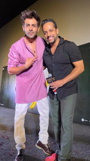 Salil Acharya Instagram - These 2 are magic and i think #satyapremkikatha @kartikaaryan and @kiaraaliaadvani possibly the nost good looking “onscreen” pairing #bollywood #host 
Hmu : @chaurasiapooja.mua