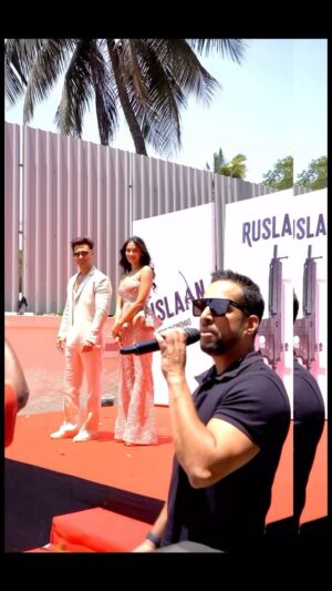 Salil Acharya Instagram - Havent posted for a while .. nuthing really interesting going on in my life lol … but this was fun .. and my work is always fun #host #event #ruslaan #film
Makeup : @chaurasiapooja.mua 
Edit and shoot : @01dhanashrinagwekarphotography