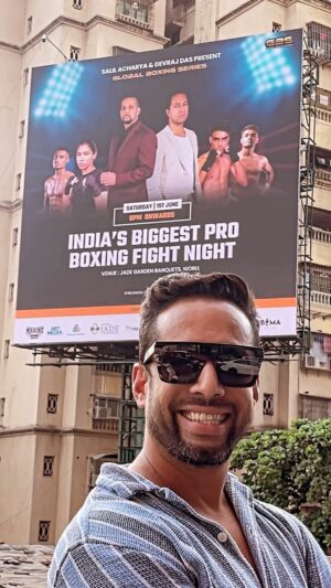 Salil Acharya Instagram - When its ur own hoarding  its always special #choti khushiyan .. missed you for this buddy @djdevofficial #globalboxing series